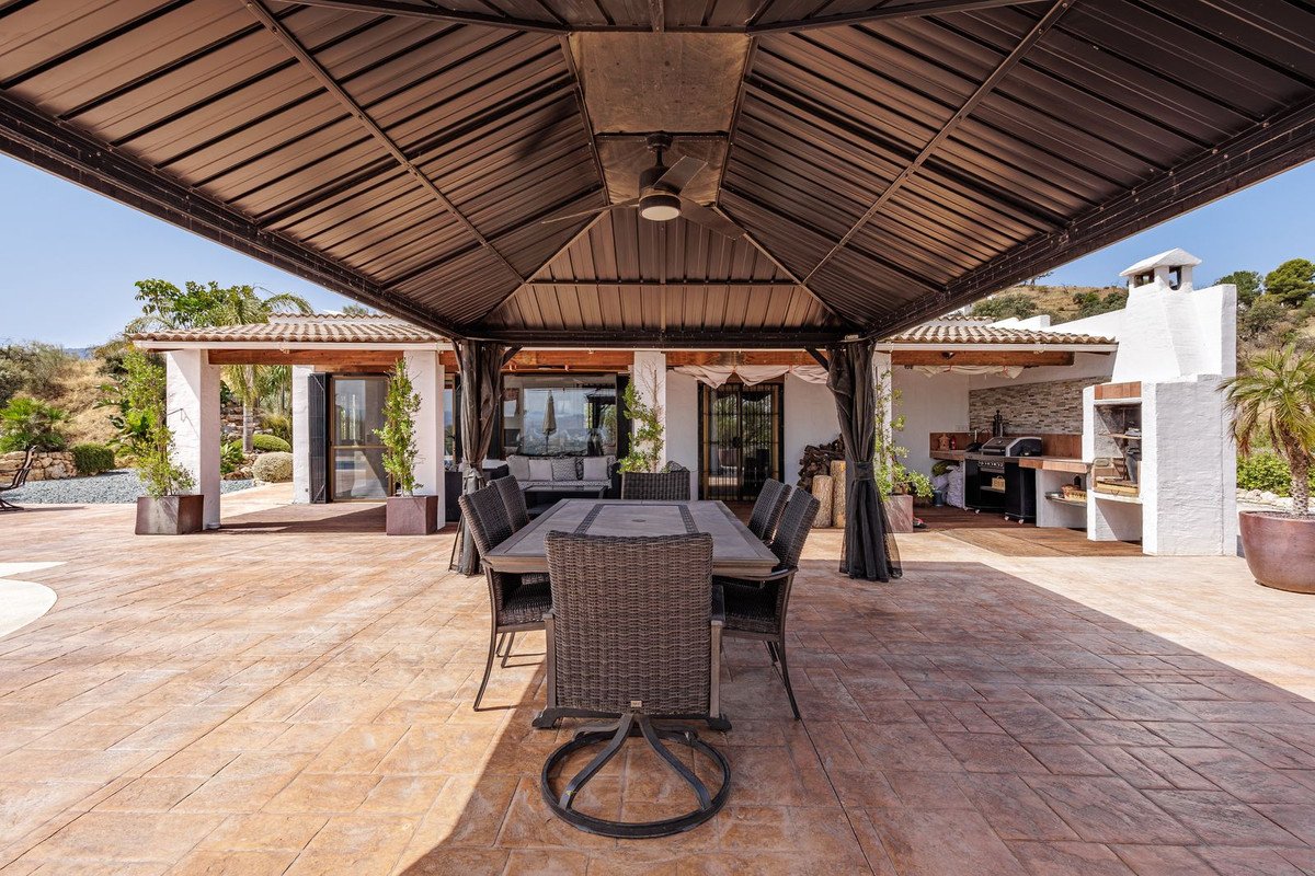 3 Bed Detached Villa in Coín