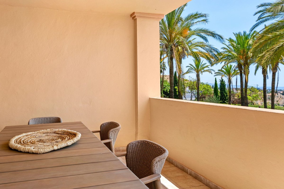 2 Bed Middle Floor Apartment in Los Flamingos