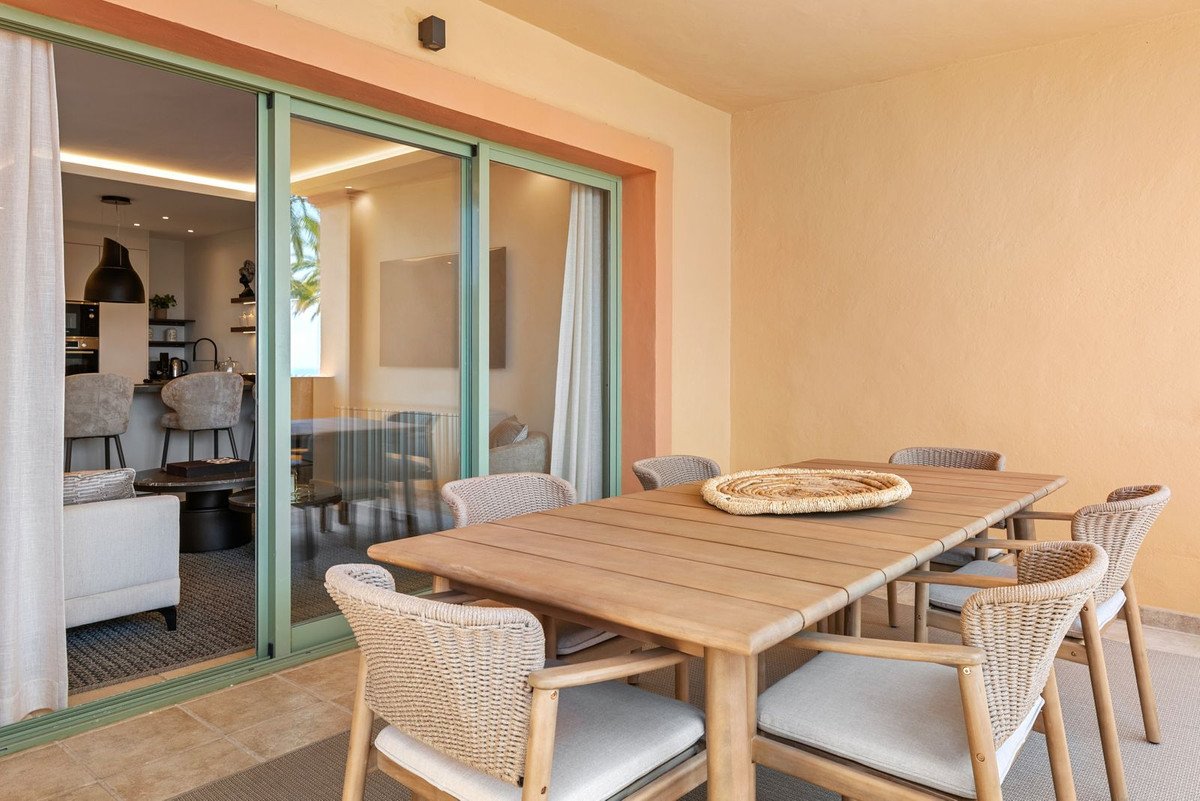 2 Bed Middle Floor Apartment in Los Flamingos