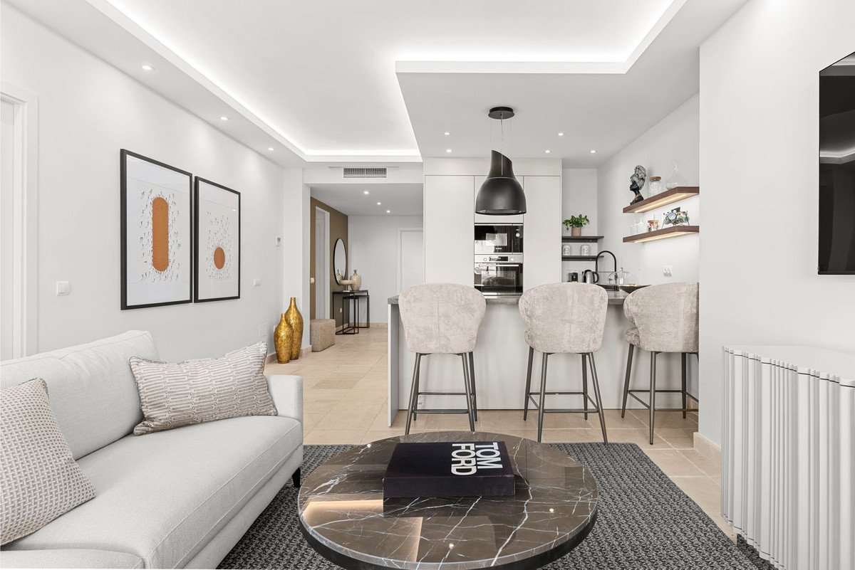 2 Bed Middle Floor Apartment in Los Flamingos