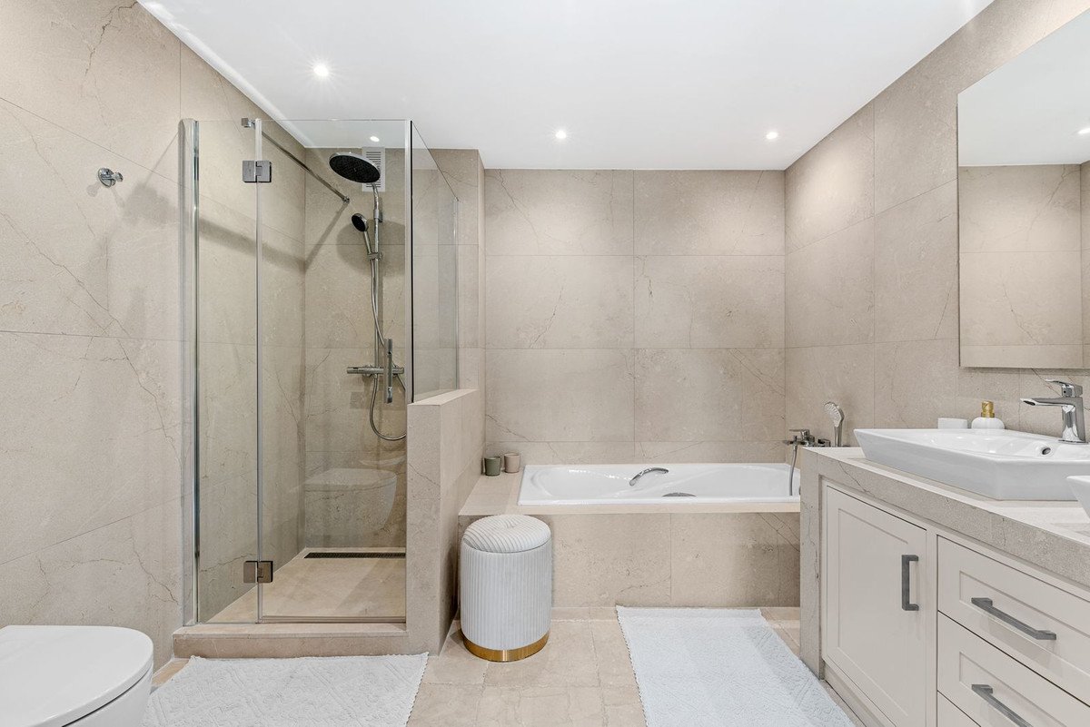 2 Bed Middle Floor Apartment in Los Flamingos