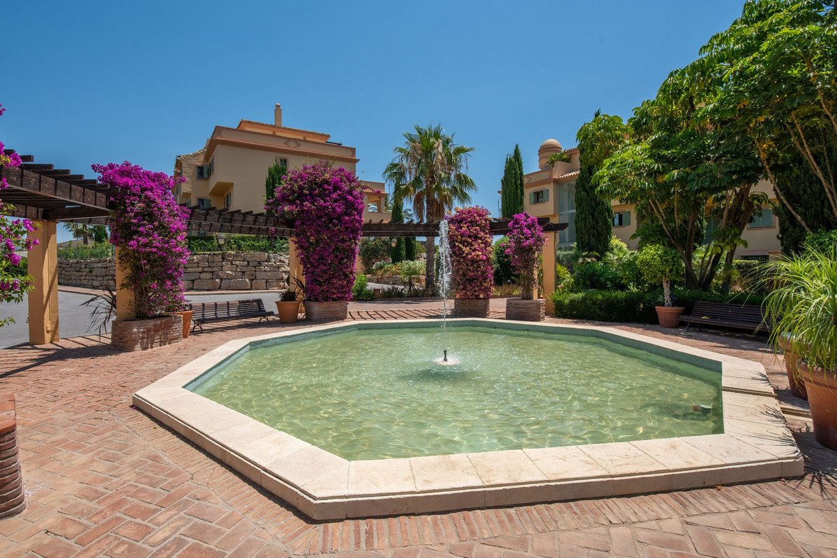 2 Bed Middle Floor Apartment in Los Flamingos