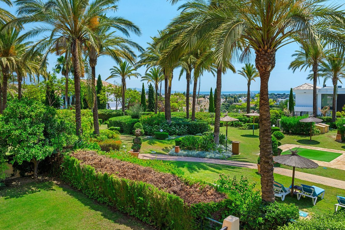 2 Bed Middle Floor Apartment in Los Flamingos