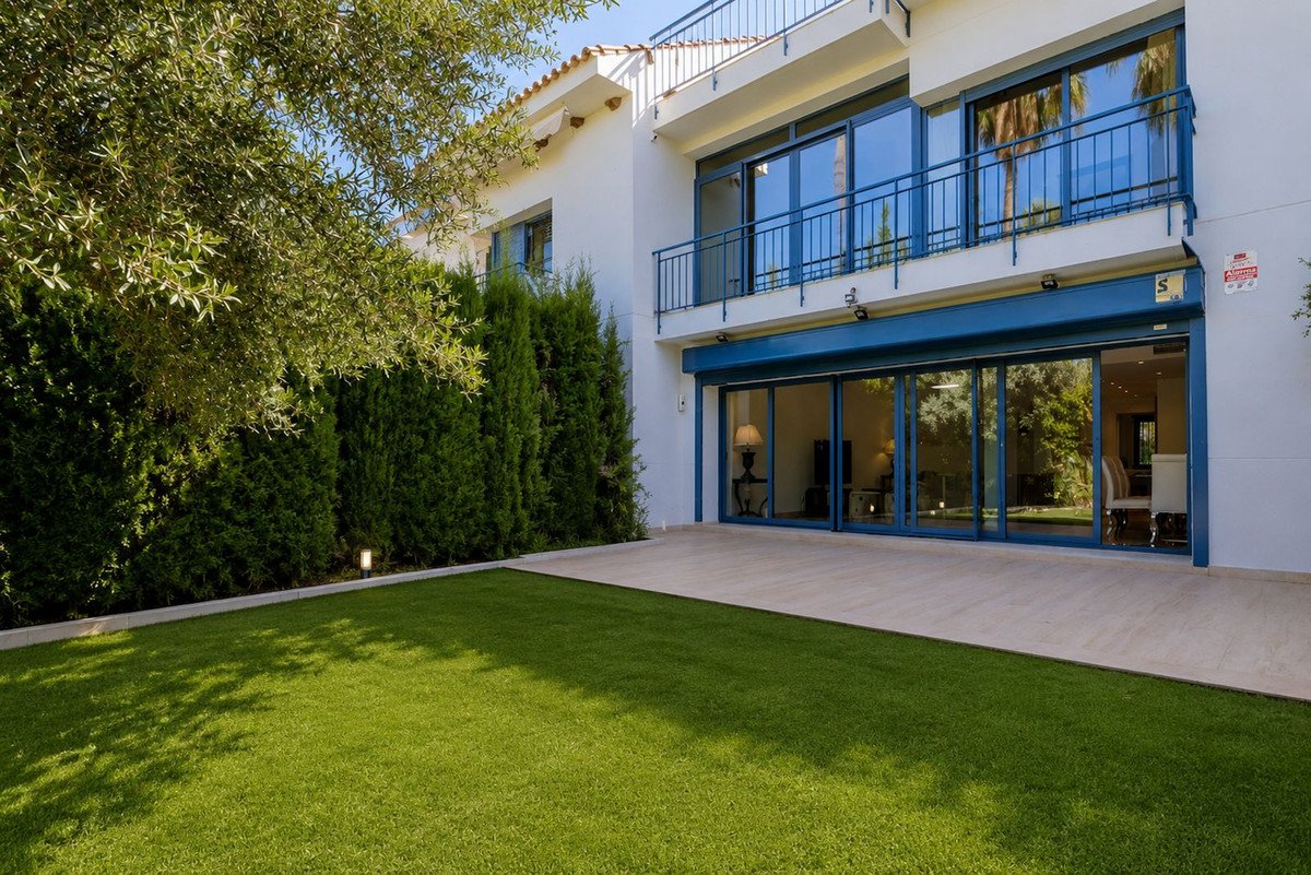 4 Bed Townhouse in Nueva Andalucía