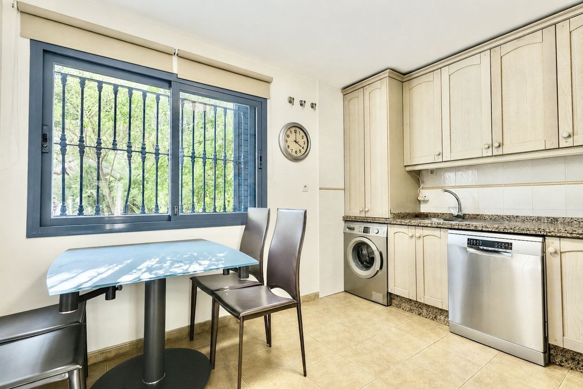 4 Bed Townhouse in Nueva Andalucía