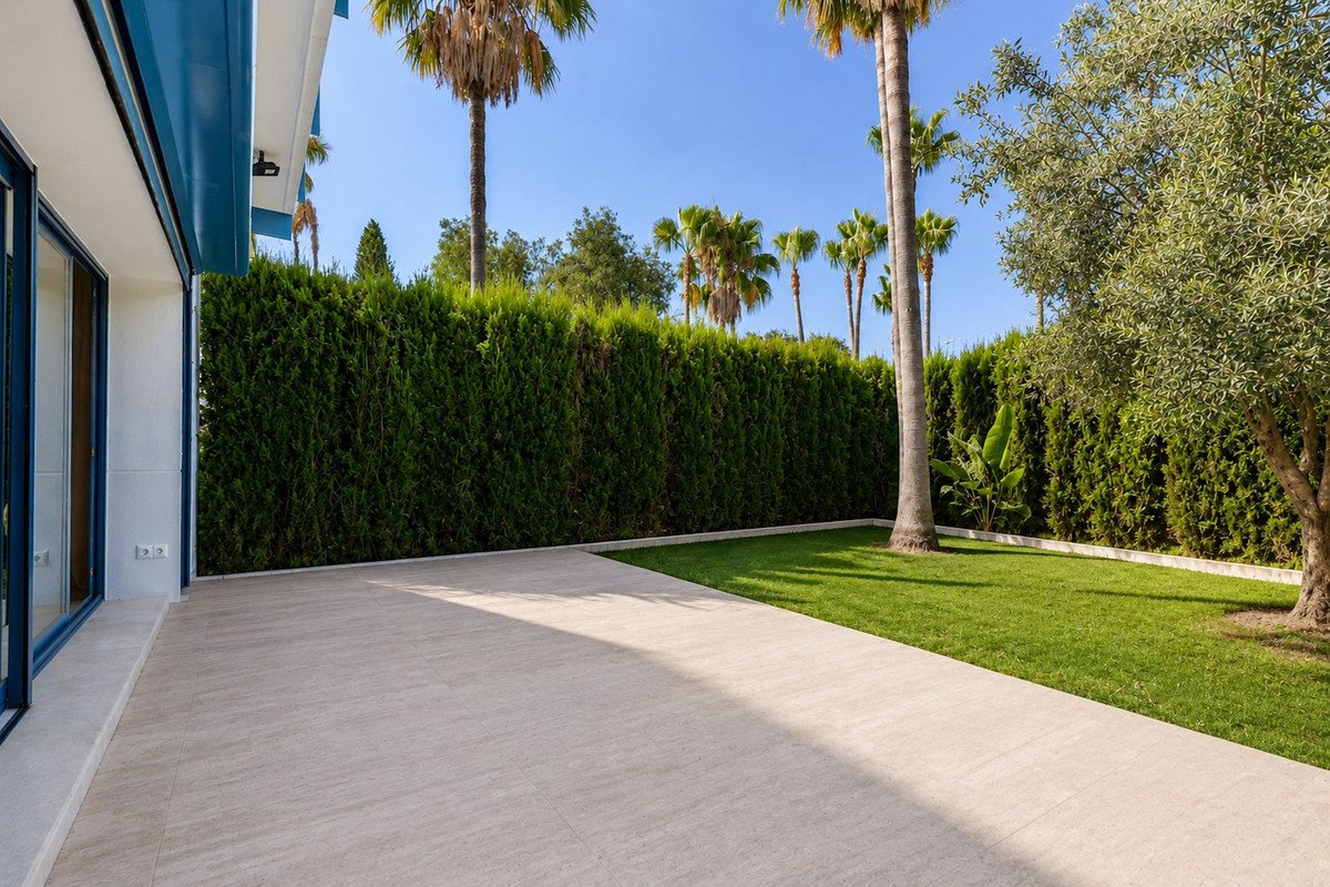 4 Bed Townhouse in Nueva Andalucía
