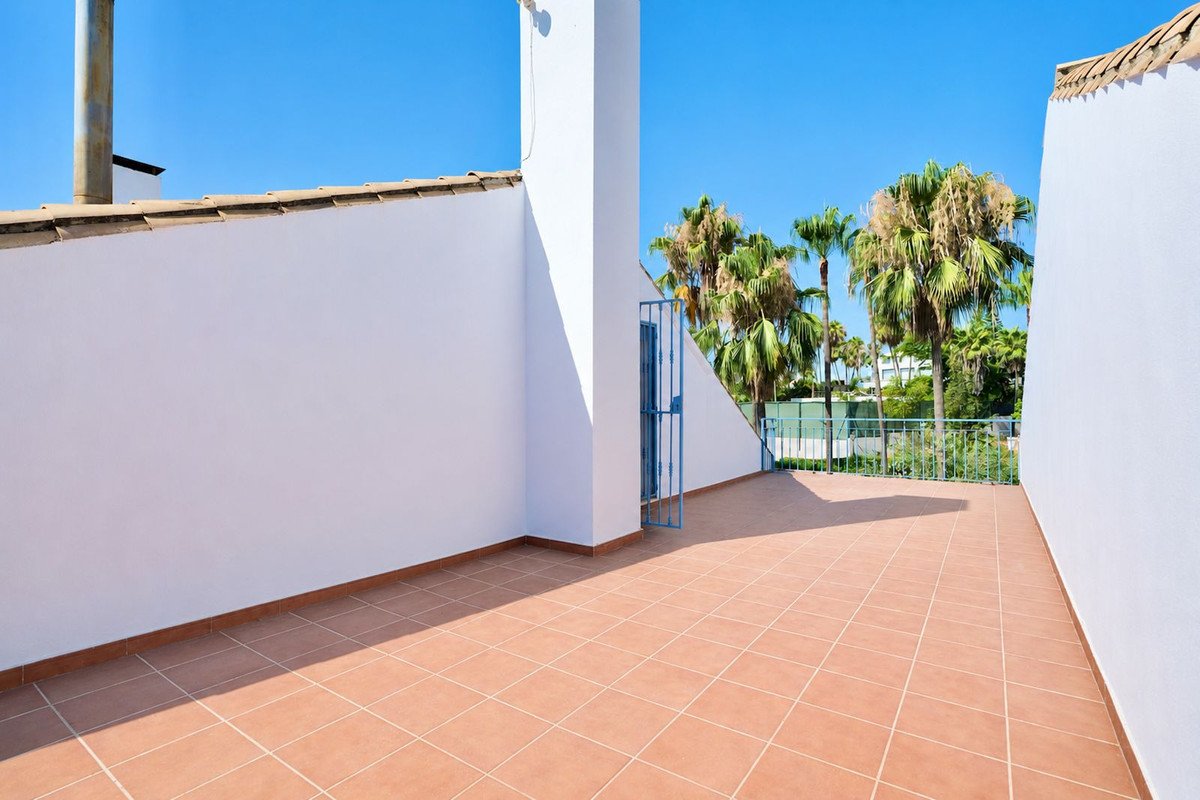 4 Bed Townhouse in Nueva Andalucía