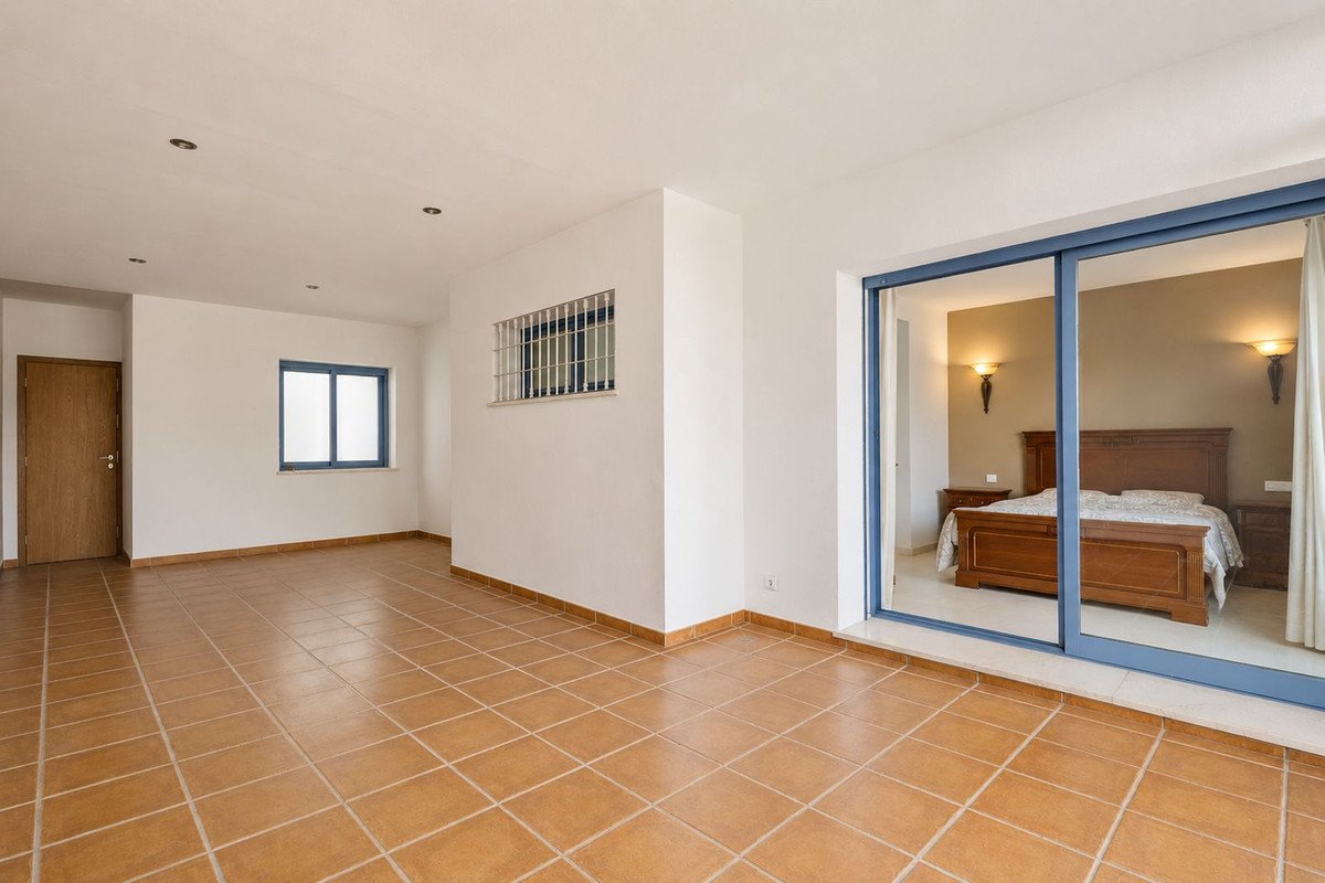 4 Bed Townhouse in Nueva Andalucía