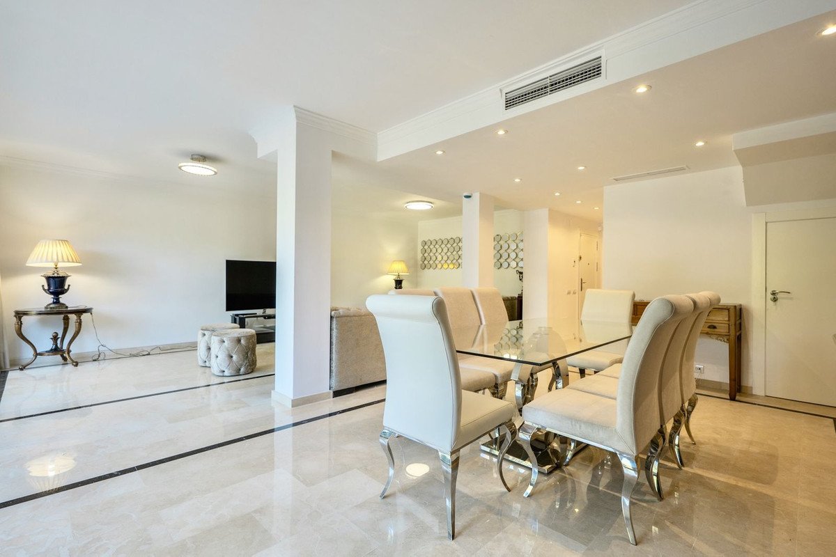 4 Bed Townhouse in Nueva Andalucía