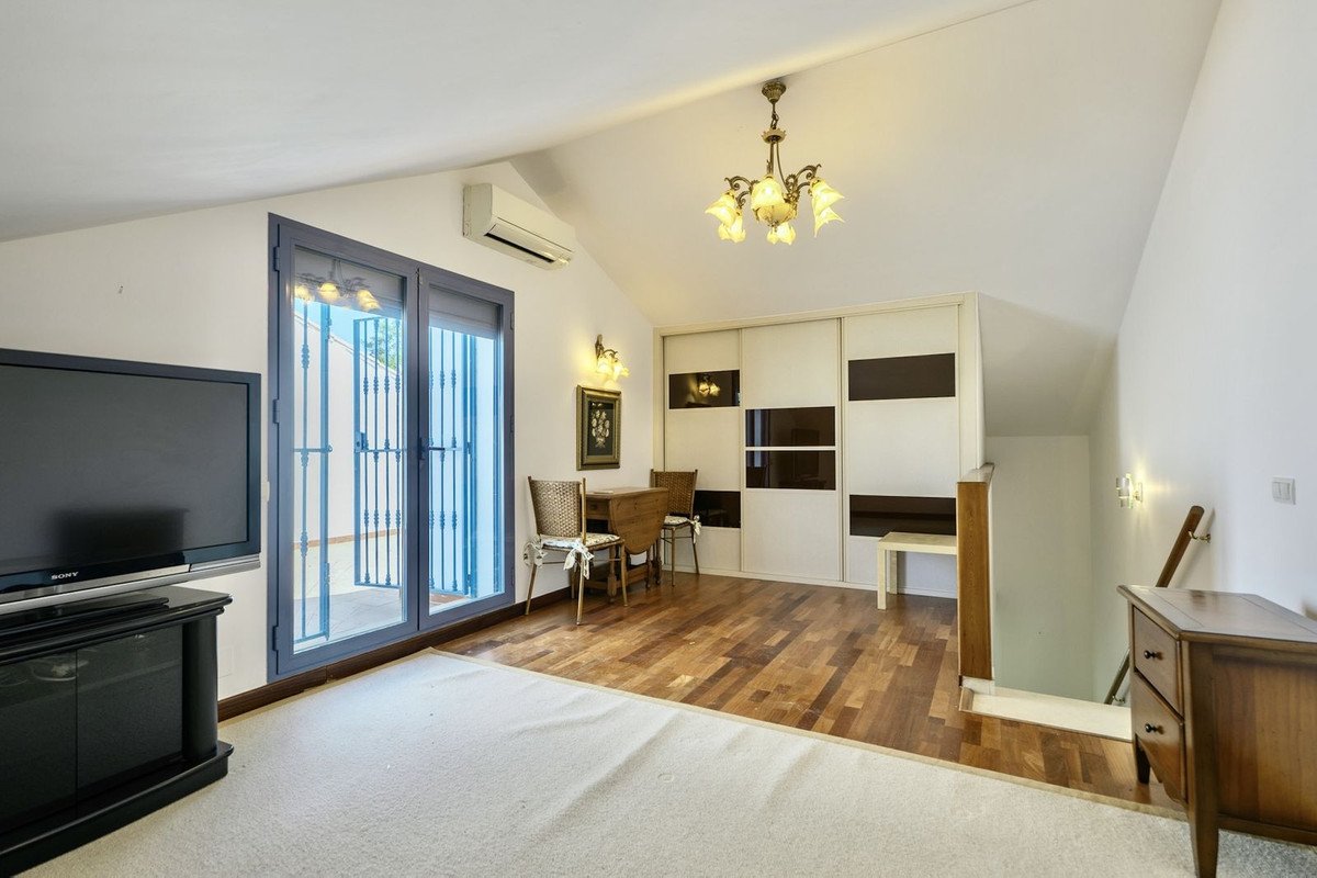 4 Bed Townhouse in Nueva Andalucía