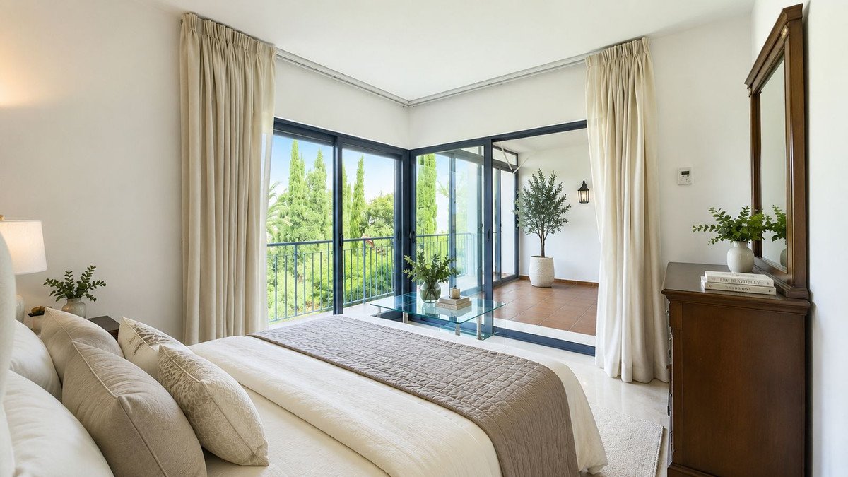 4 Bed Townhouse in Nueva Andalucía