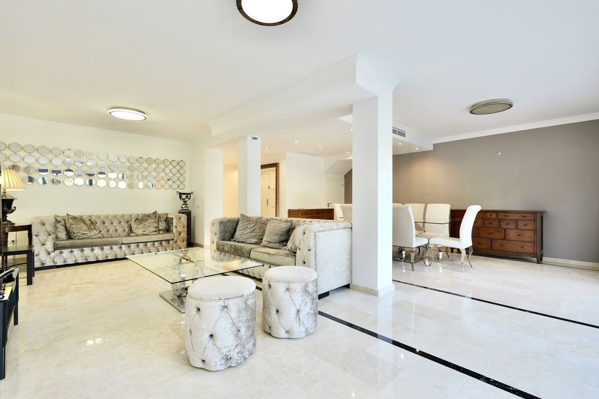 4 Bed Townhouse in Nueva Andalucía