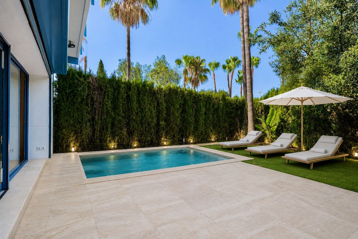 4 Bed Townhouse in Nueva Andalucía