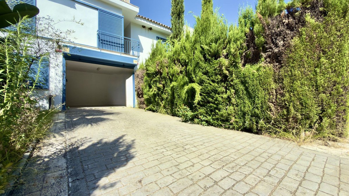 4 Bed Townhouse in Nueva Andalucía