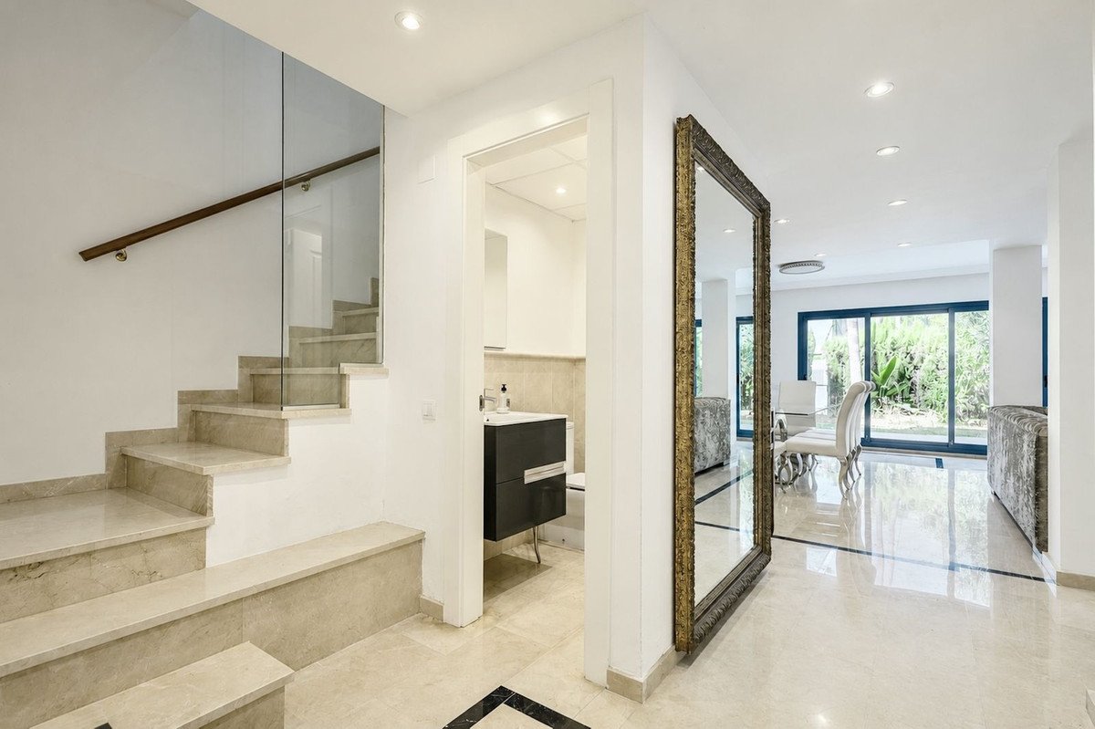 4 Bed Townhouse in Nueva Andalucía