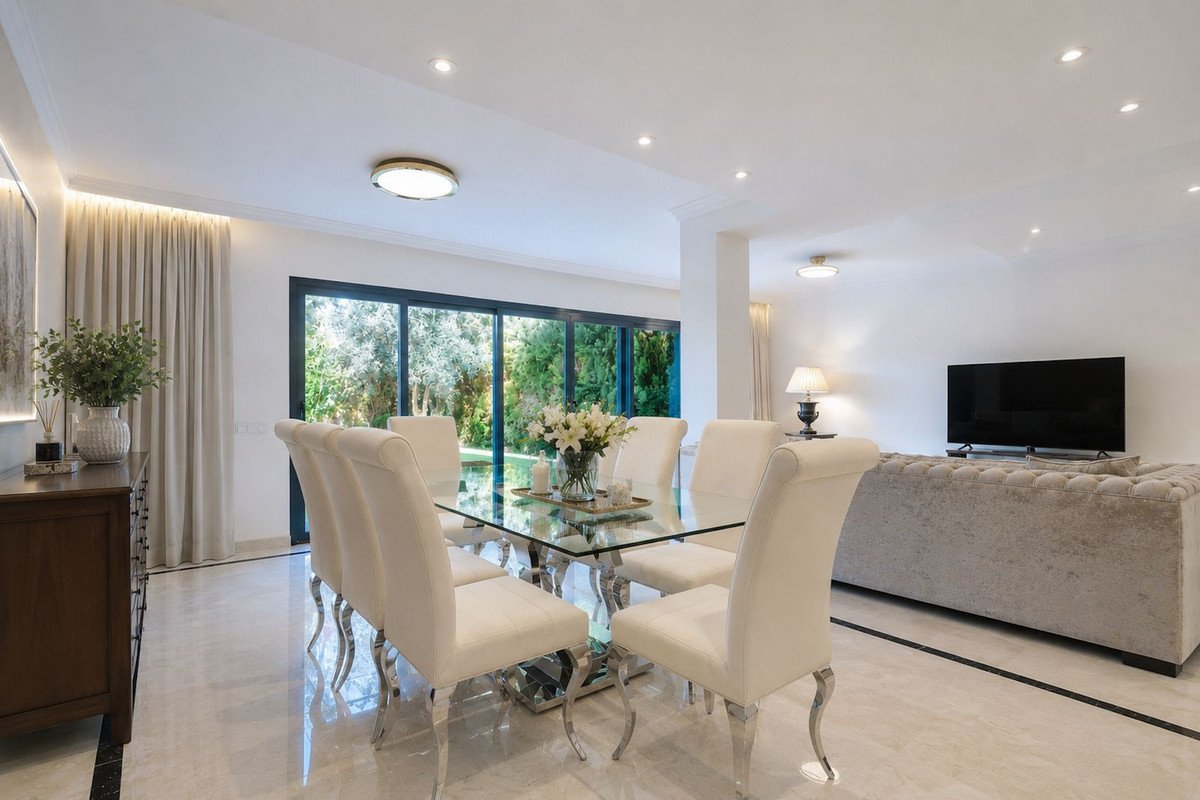 4 Bed Townhouse in Nueva Andalucía