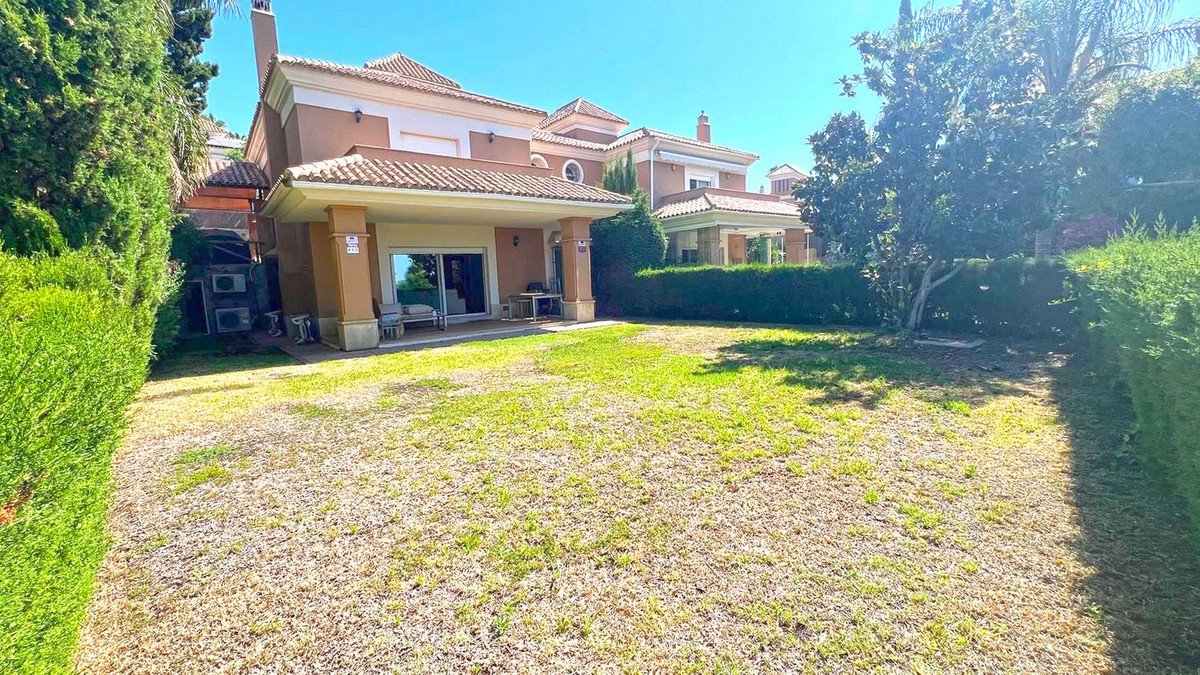 3 Bed Semi-Detached House in Marbella