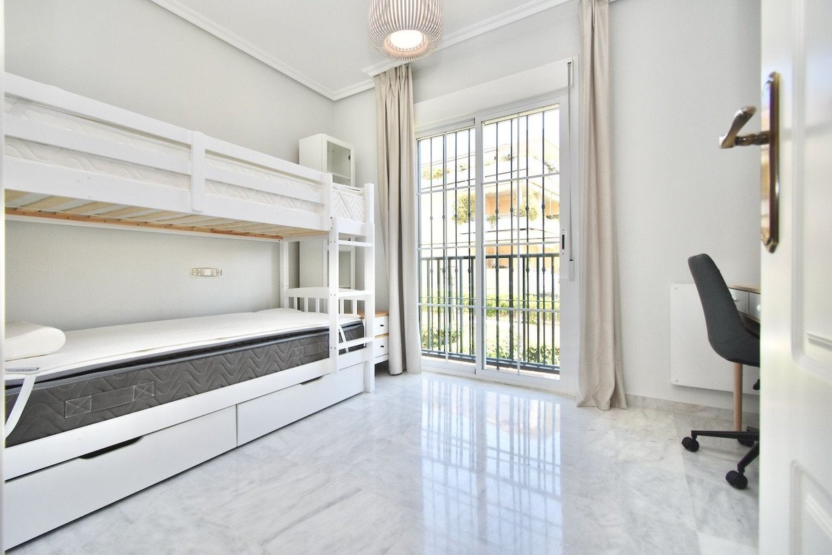 16 Bed Hostel in Mijas