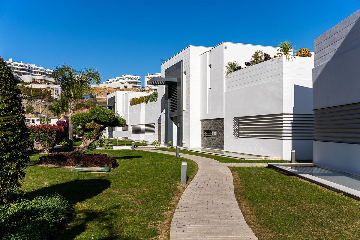 2 Bed Middle Floor Apartment in La Quinta