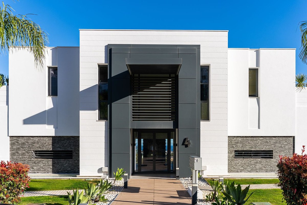 2 Bed Middle Floor Apartment in La Quinta