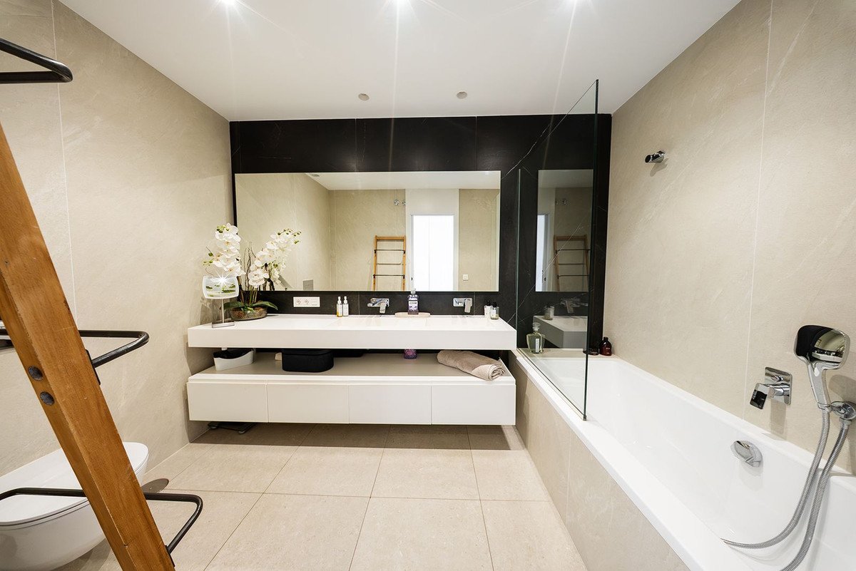 2 Bed Middle Floor Apartment in La Quinta