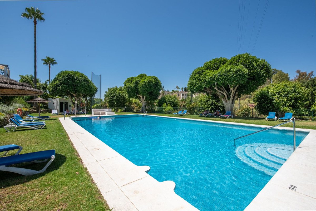 3 Bed Top Floor Apartment in Benahavís