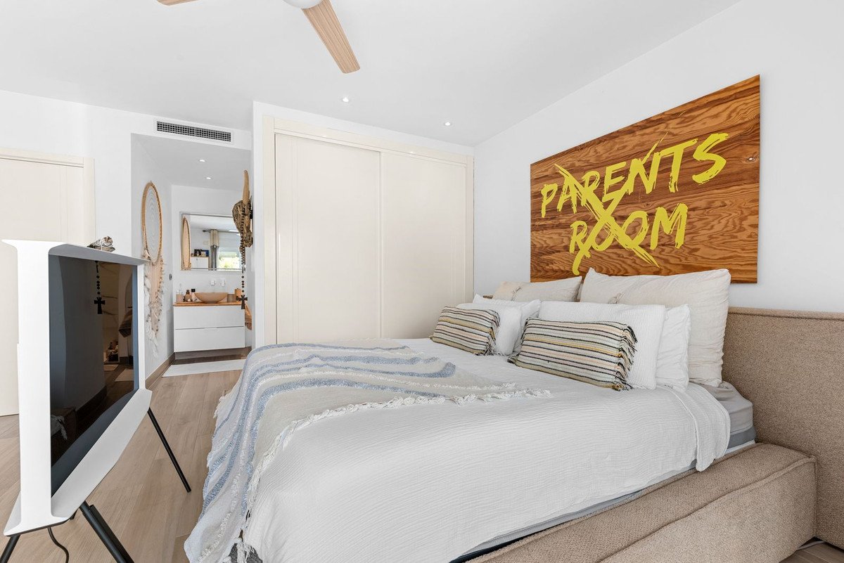 3 Bed Top Floor Apartment in Benahavís