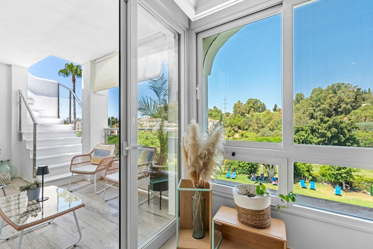3 Bed Top Floor Apartment in Benahavís