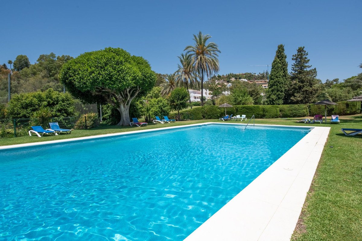 3 Bed Top Floor Apartment in Benahavís