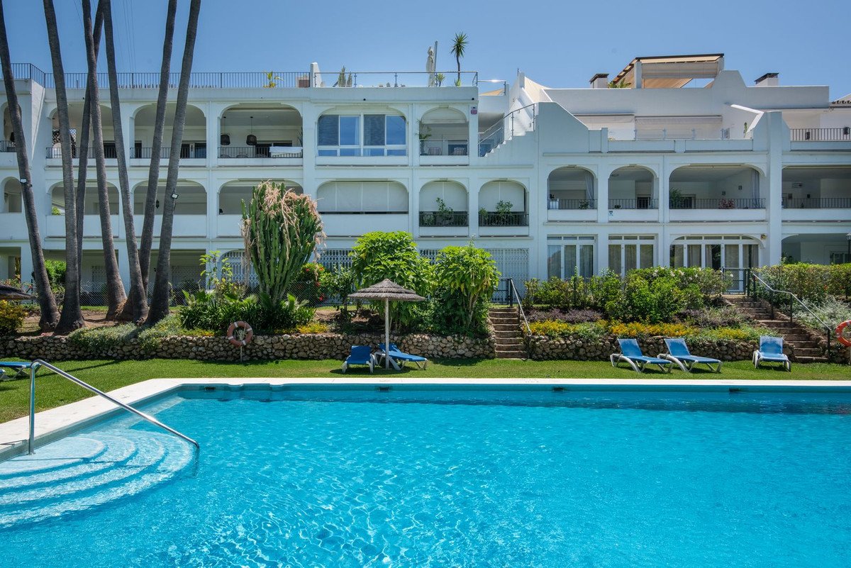 3 Bed Top Floor Apartment in Benahavís