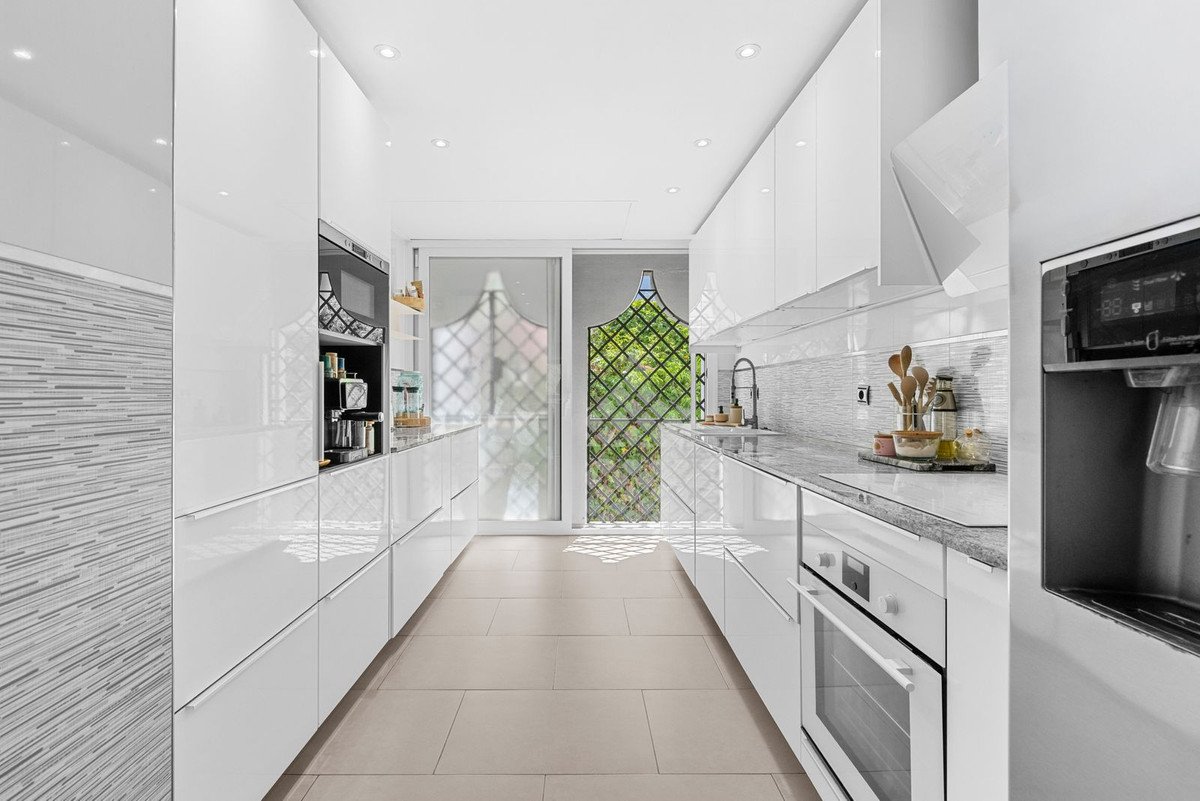 3 Bed Top Floor Apartment in Benahavís
