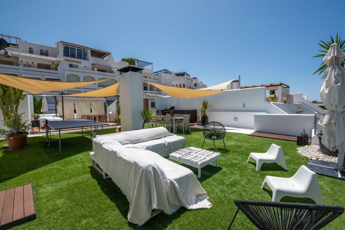 3 Bed Top Floor Apartment in Benahavís
