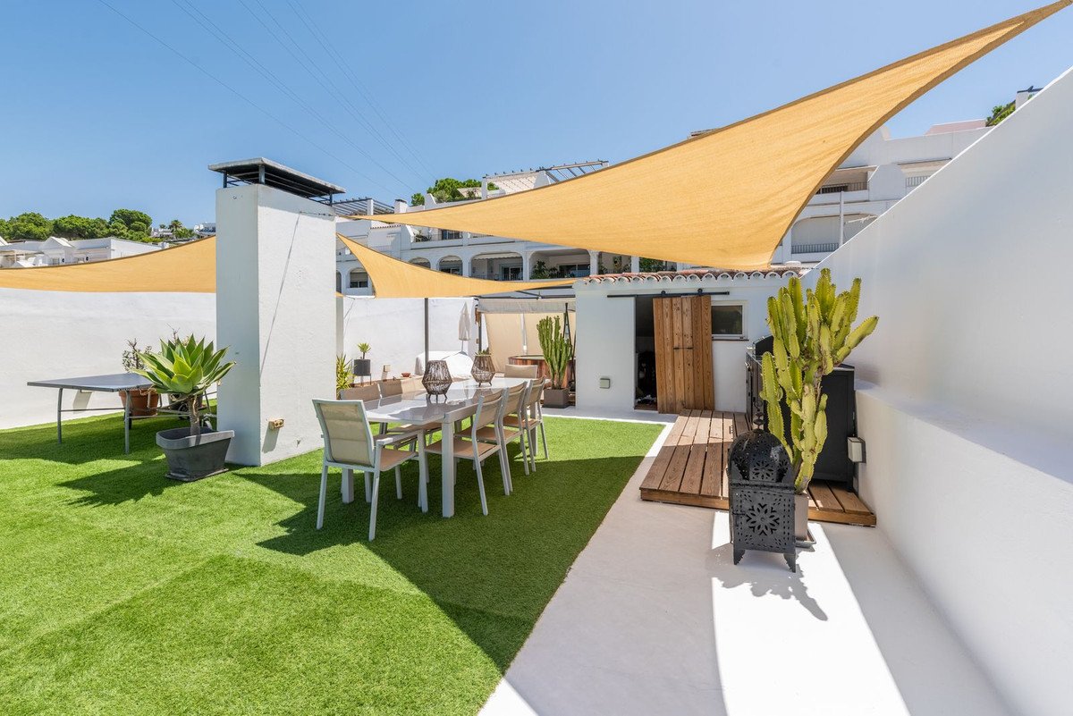 3 Bed Top Floor Apartment in Benahavís