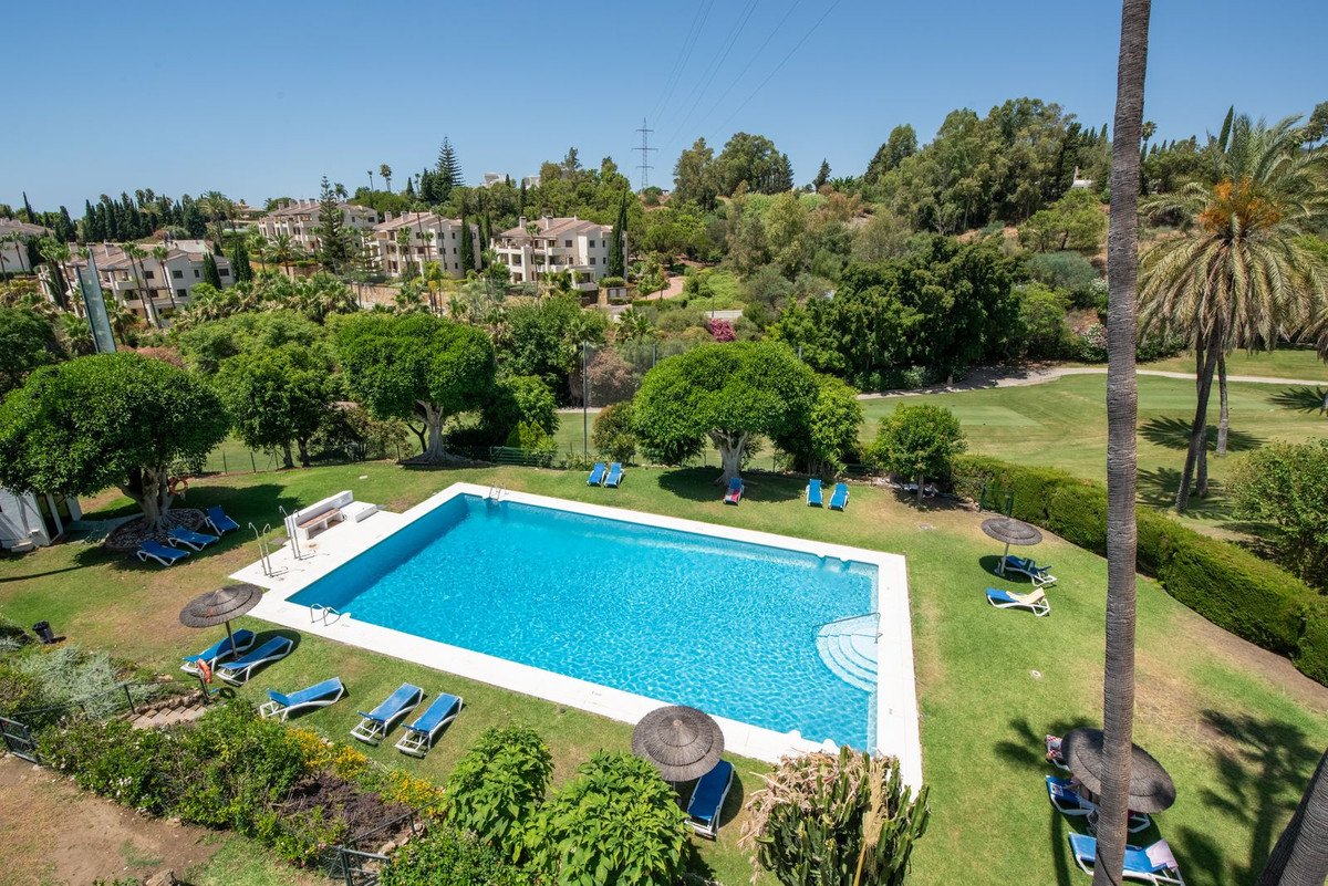 3 Bed Top Floor Apartment in Benahavís