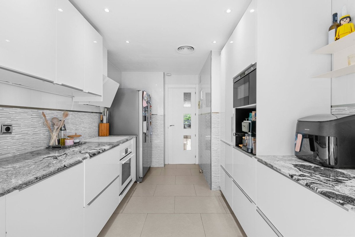3 Bed Top Floor Apartment in Benahavís