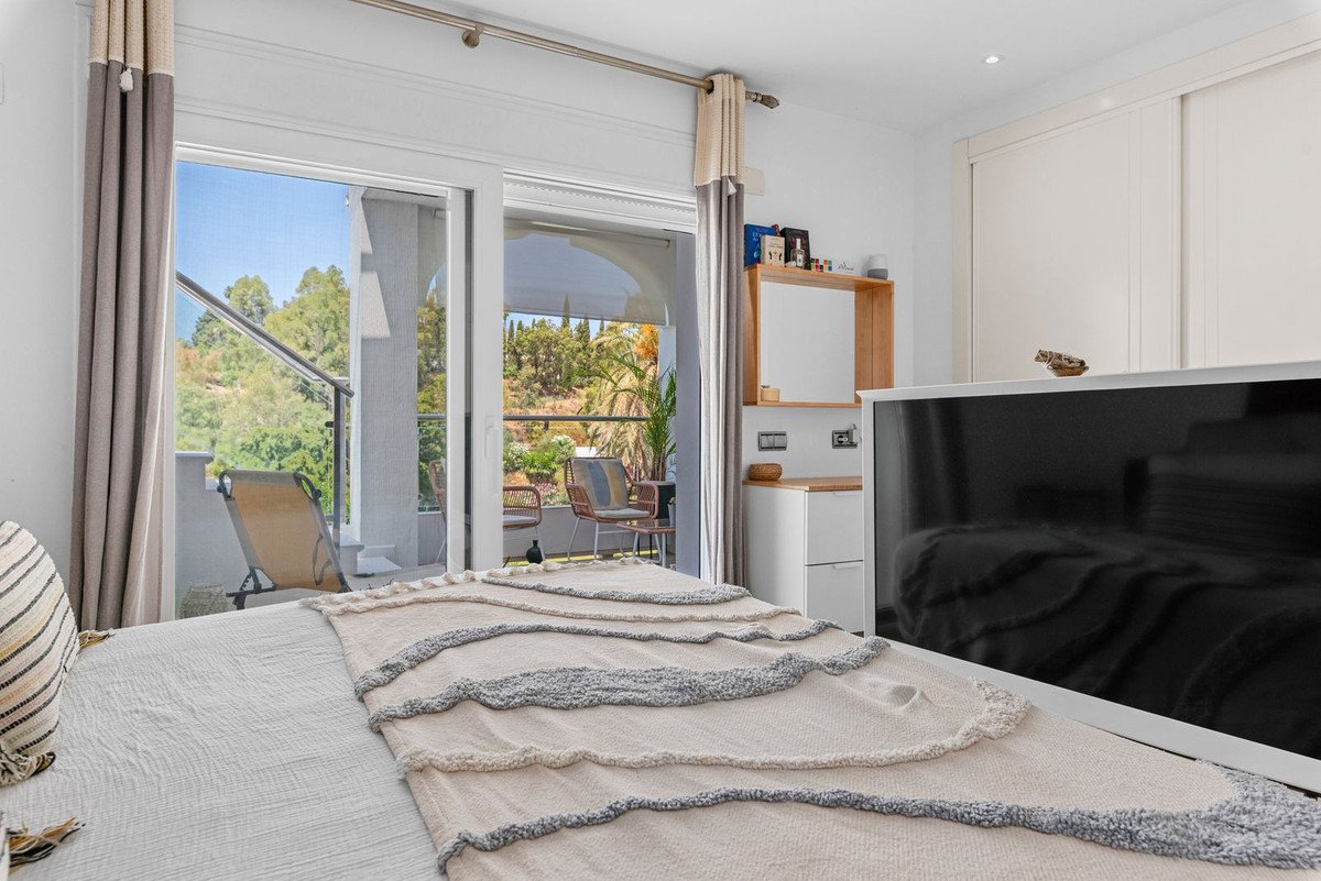 3 Bed Top Floor Apartment in Benahavís