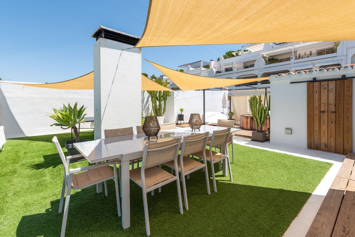 3 Bed Top Floor Apartment in Benahavís