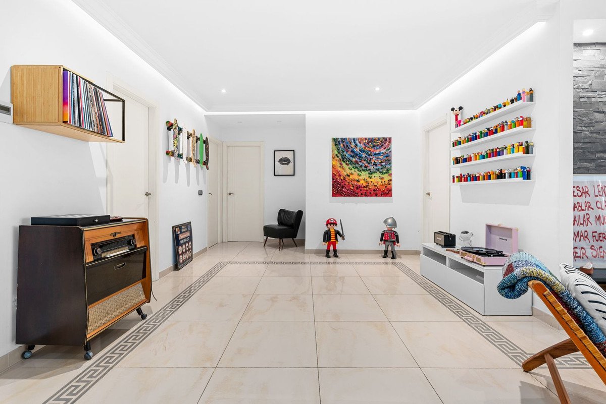 3 Bed Top Floor Apartment in Benahavís
