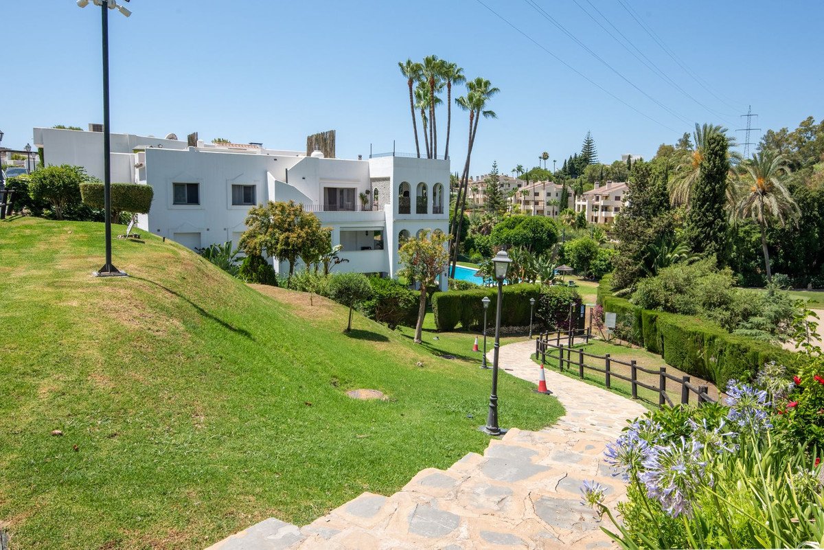 3 Bed Top Floor Apartment in Benahavís