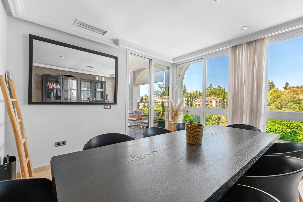 3 Bed Top Floor Apartment in Benahavís