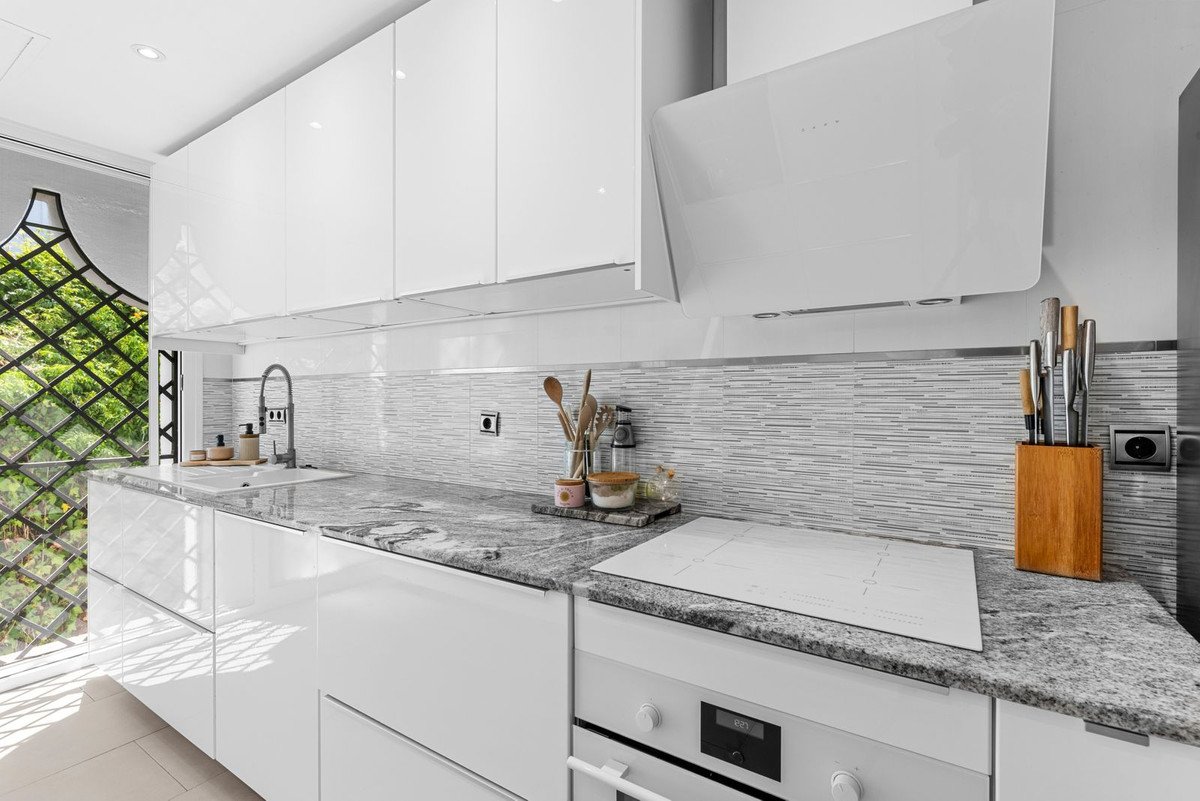 3 Bed Top Floor Apartment in Benahavís