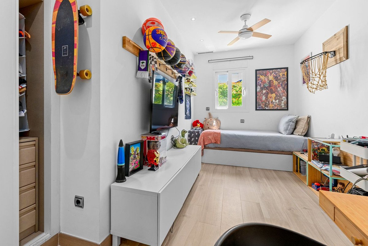 3 Bed Top Floor Apartment in Benahavís