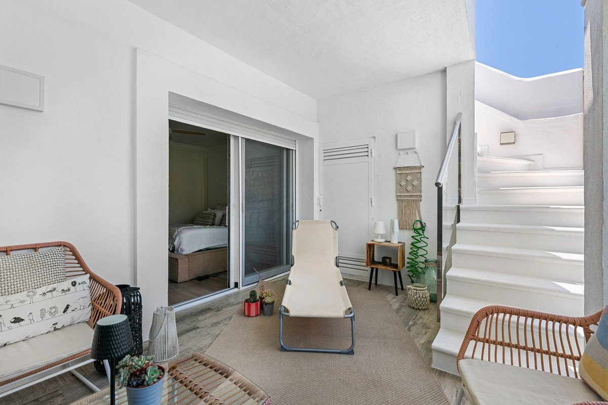 3 Bed Top Floor Apartment in Benahavís