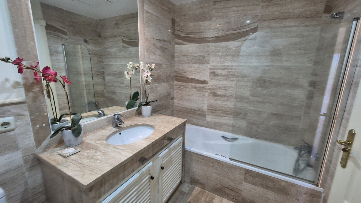 3 Bed Penthouse Duplex in Guadalmina Baja