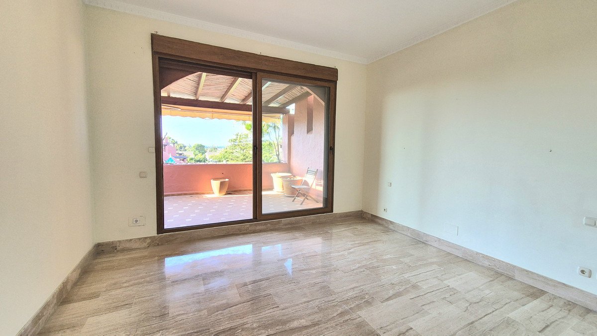 3 Bed Penthouse Duplex in Guadalmina Baja