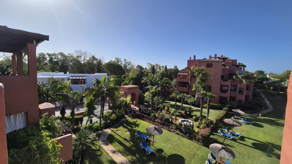 3 Bed Penthouse Duplex in Guadalmina Baja