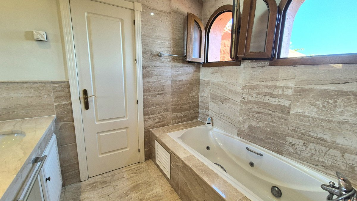 3 Bed Penthouse Duplex in Guadalmina Baja