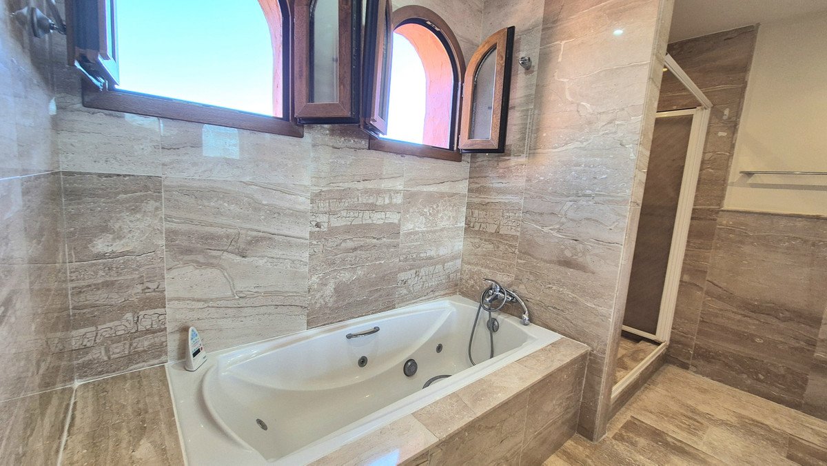 3 Bed Penthouse Duplex in Guadalmina Baja