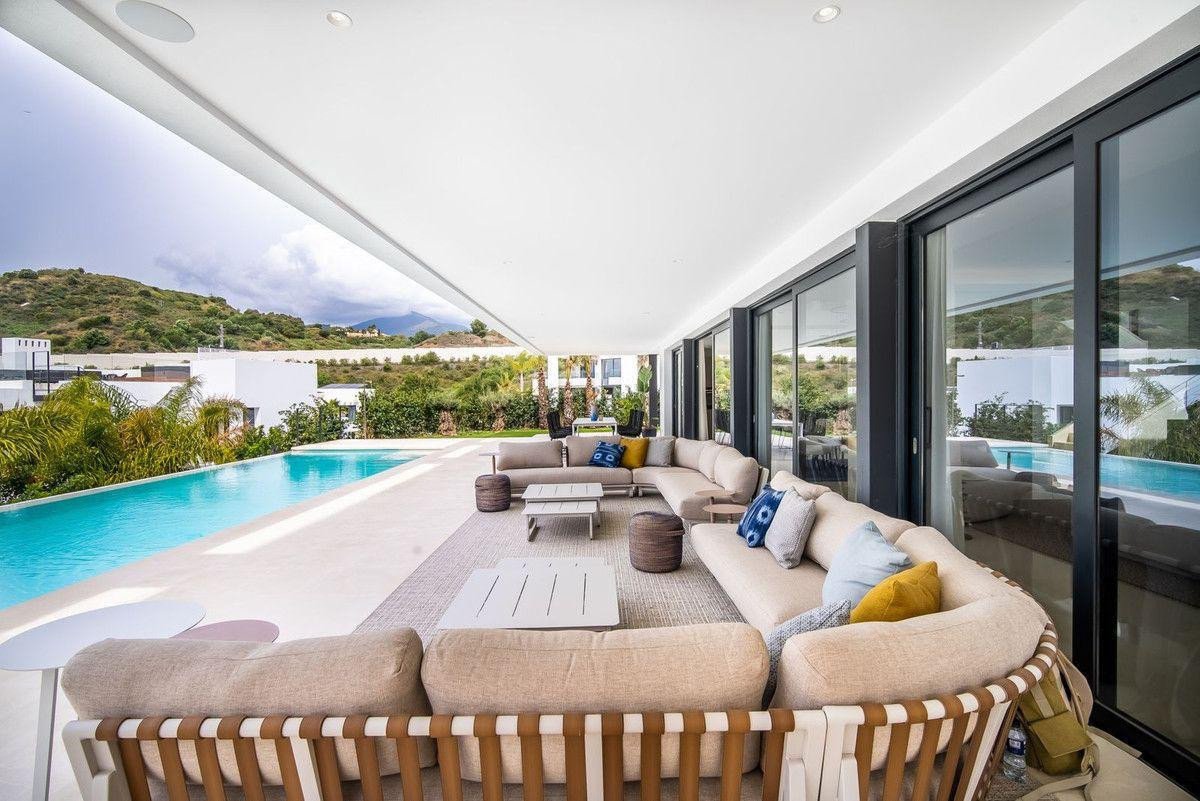 6 Bed Detached Villa in Nueva Andalucía