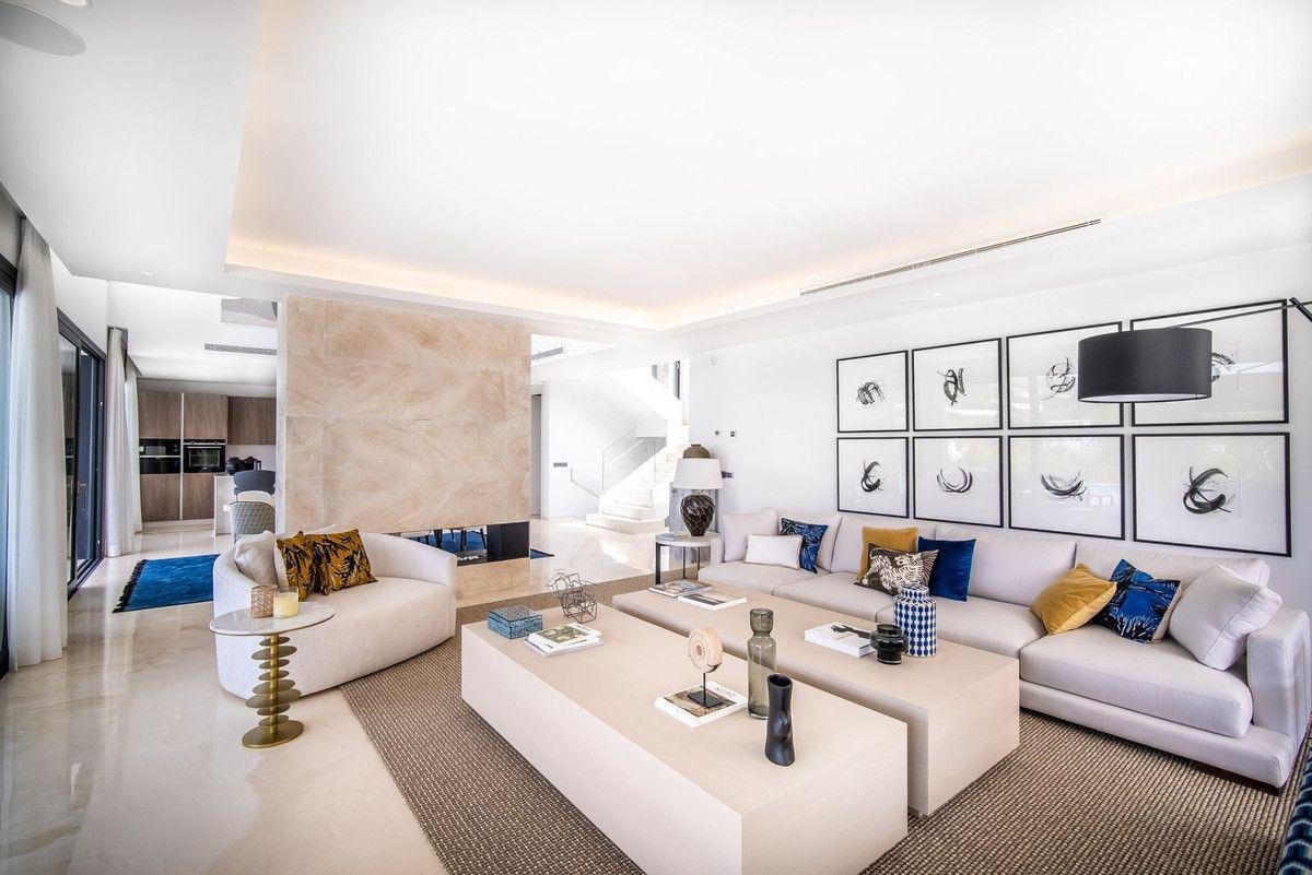 6 Bed Detached Villa in Nueva Andalucía
